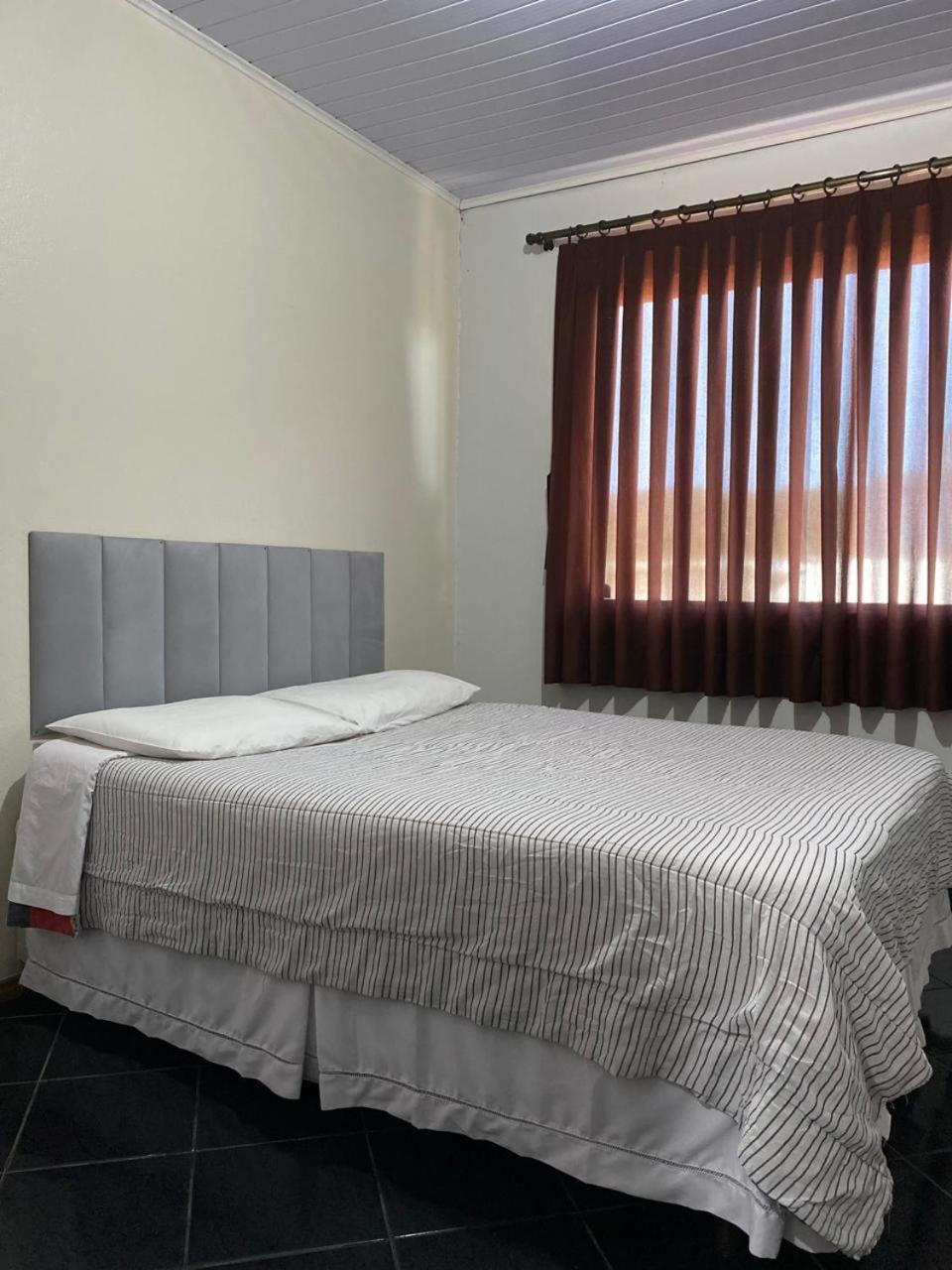 Hotel E Pousada Via Mar Itapocu Екстер'єр фото