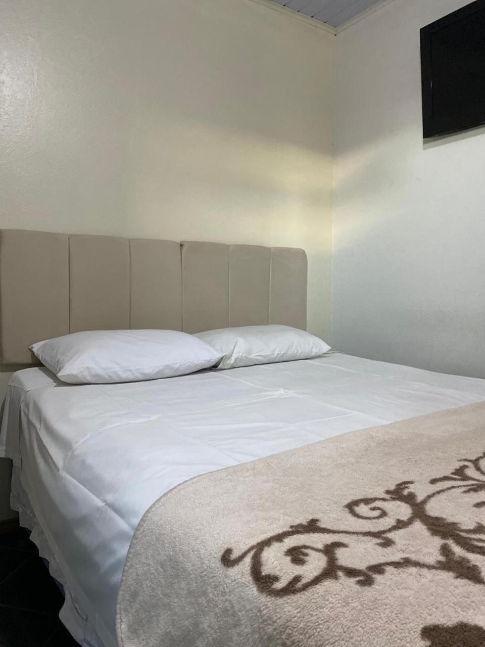 Hotel E Pousada Via Mar Itapocu Екстер'єр фото
