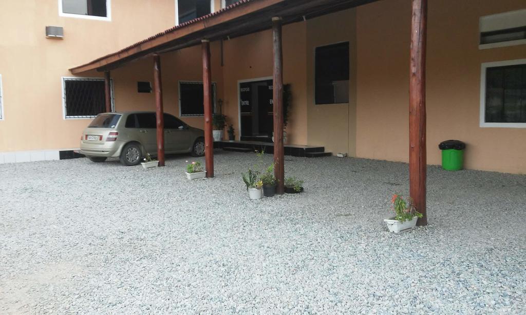 Hotel E Pousada Via Mar Itapocu Екстер'єр фото