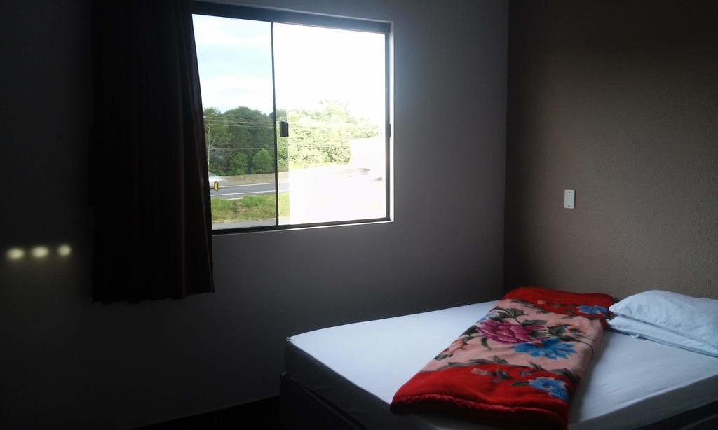 Hotel E Pousada Via Mar Itapocu Екстер'єр фото